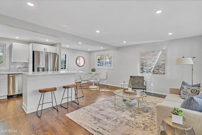 Foto del edificio - 3 br, 2 bath House - 9 Cutter Rd