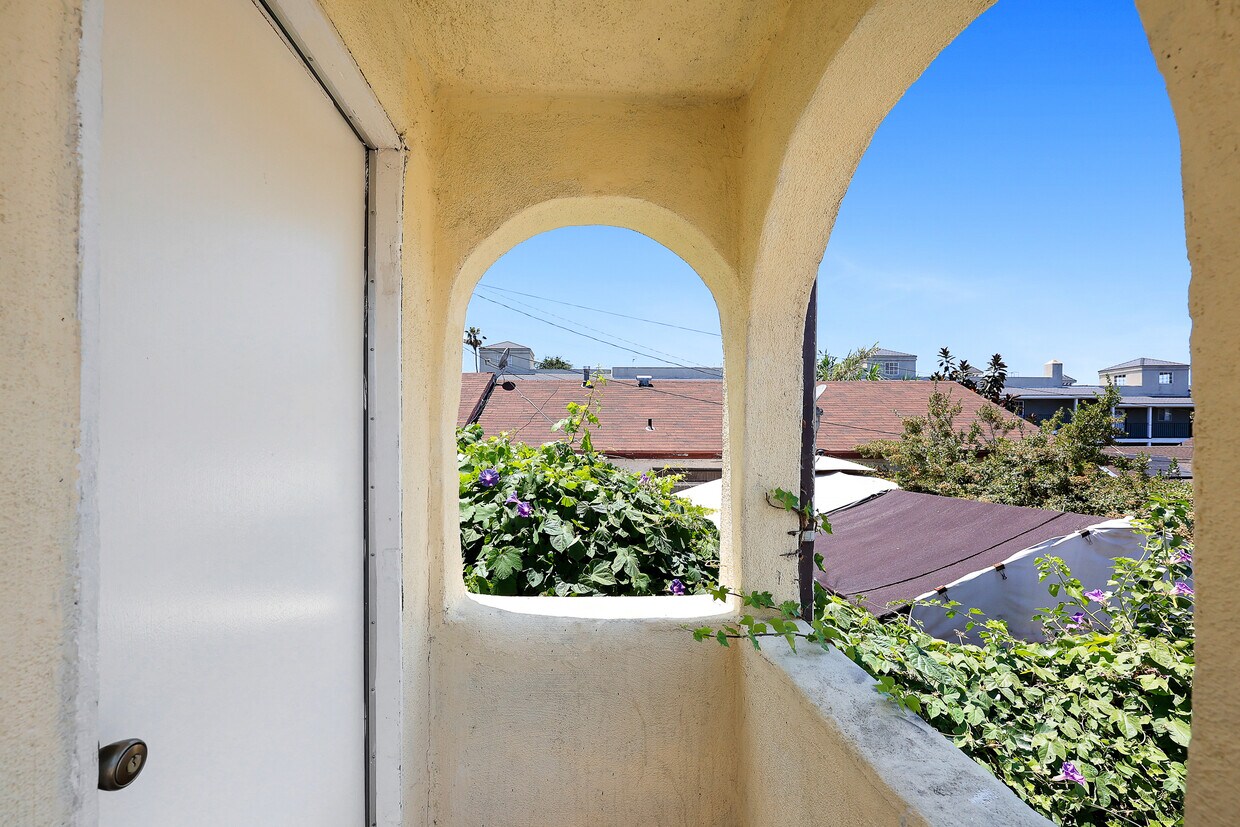 Primary Photo - 5730 Aldama St