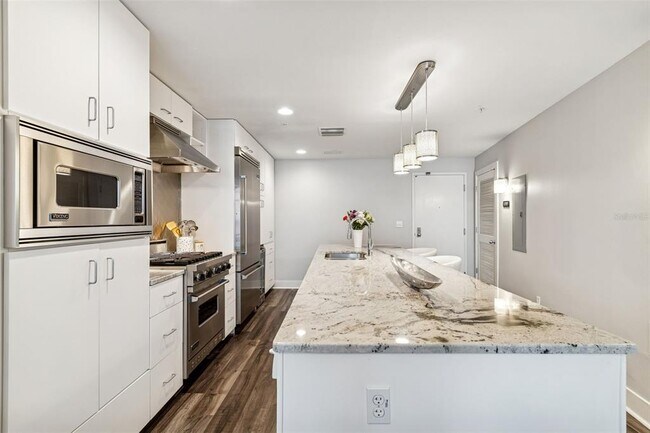 Foto del edificio - 1120 E Kennedy Blvd