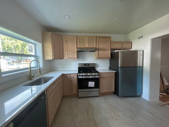 NEW kitchen, stainless steel appliances - 2141 Bradley Ave