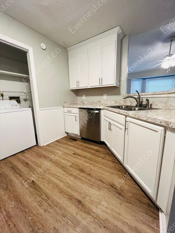 Building Photo - 606 Belinda Pkwy