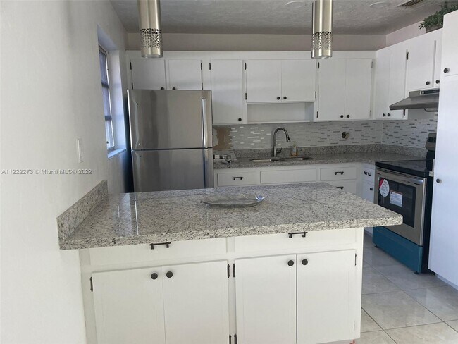 Building Photo - 201 N 56th Ave   Hollywood Fl 33021