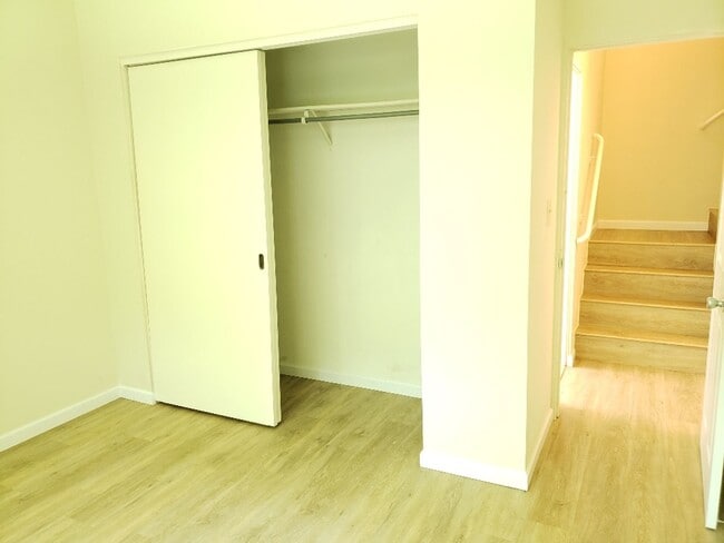 Building Photo - 2512