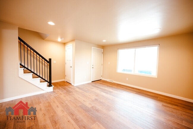 Building Photo - 2022 Terry Ln