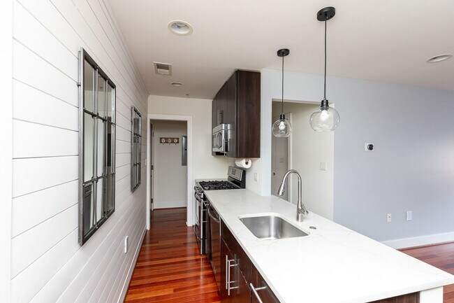 Foto del edificio - Chevy Chase Area One Bed, One Bath Condo R...