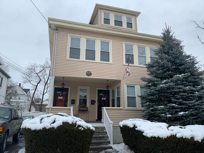 Building Photo - 581 Highland Ave