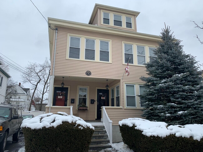 Building Photo - 581 Highland Ave