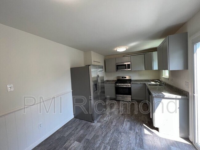 Building Photo - 404 Roxana Rd