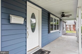 Building Photo - 35 Medallion Ln