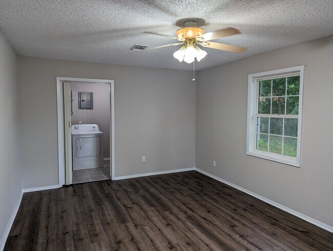 Photo - 668 Orchard Dr House