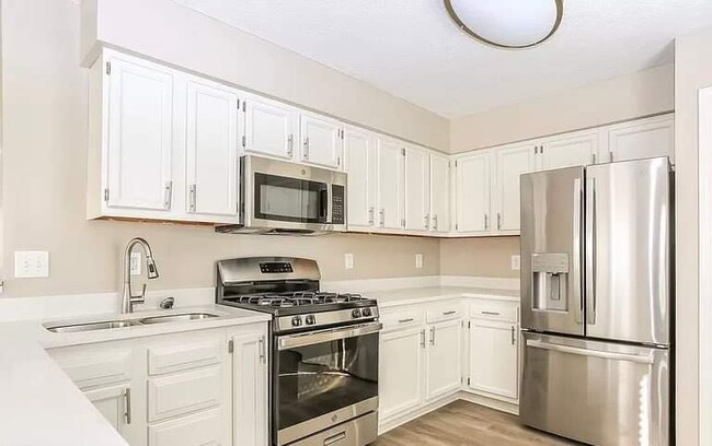 Foto del edificio - 2714 Barrows Rd