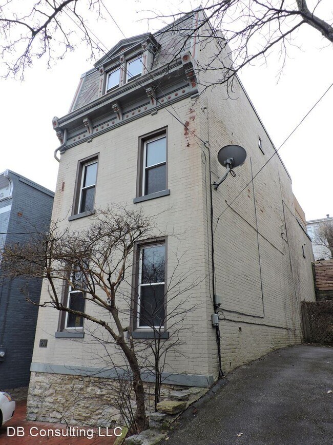 Building Photo - 2 br, 1.5 bath House - 959 Paradrome St.