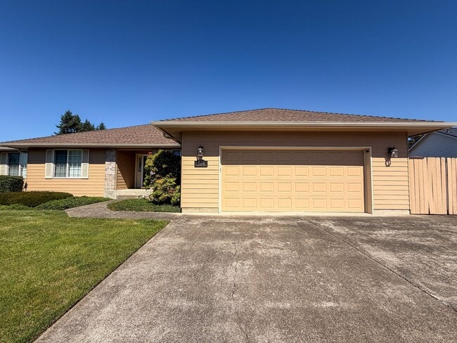 Building Photo - 364 SE Davis Ct