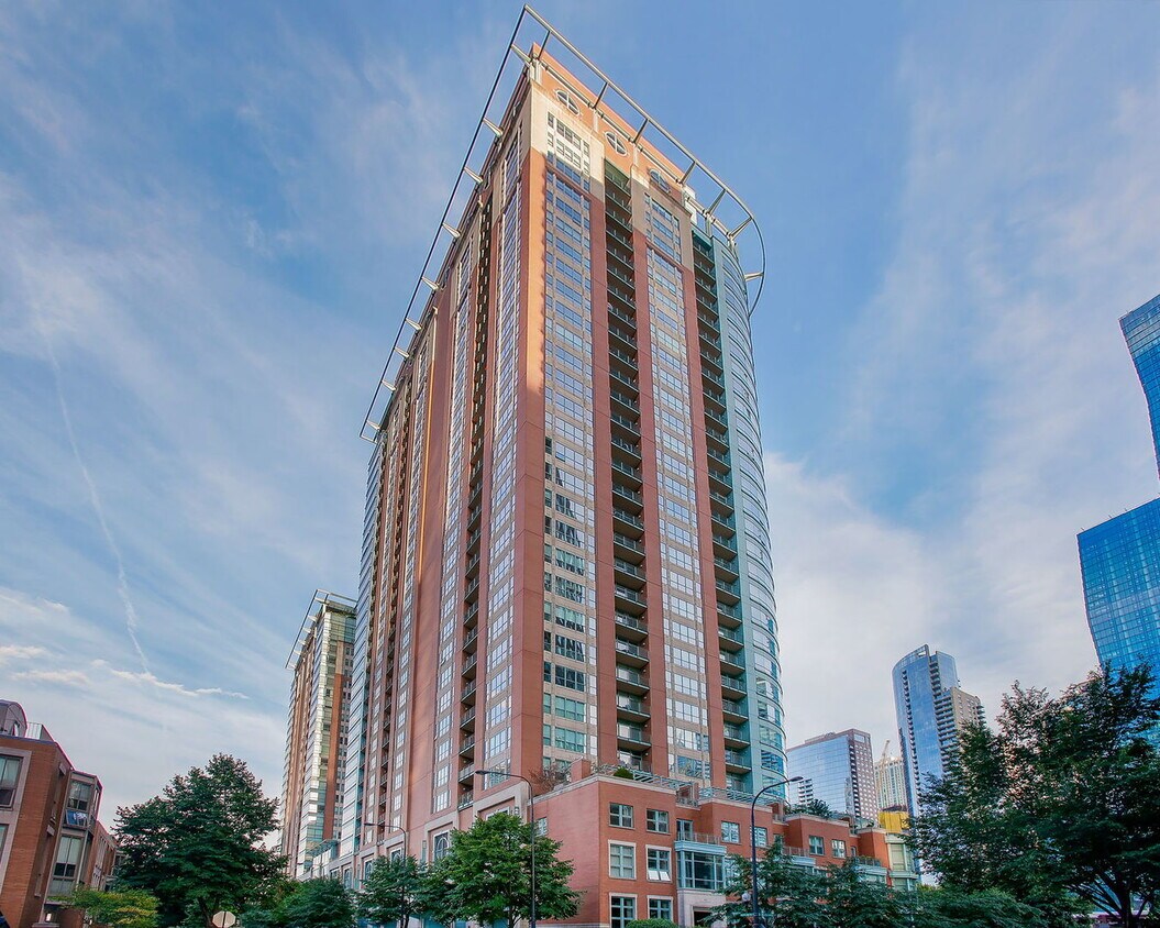 Foto principal - 415 E North Water St