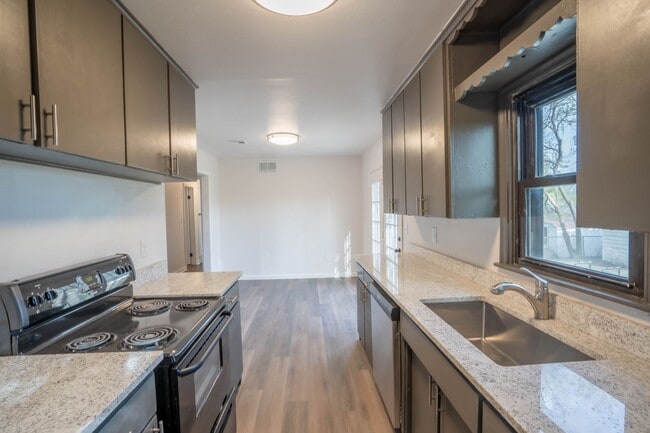 Foto del edificio - Newly renovated 3 bed, 1 bath! Schedule a ...