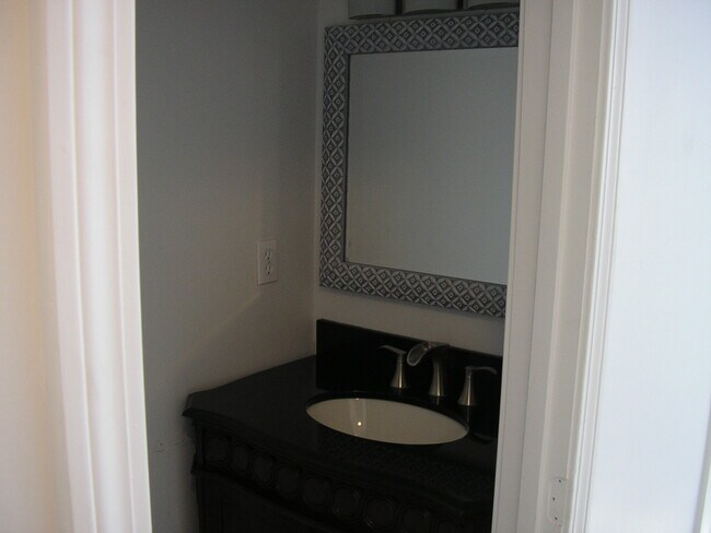 Building Photo - 297 Stonebridge Dr