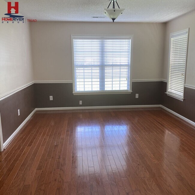 Foto del edificio - 1221 Maplewood Ave