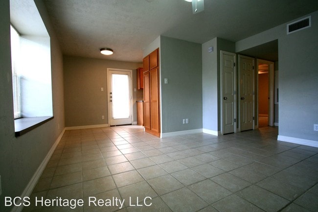 Building Photo - 704 Gaytha Cir
