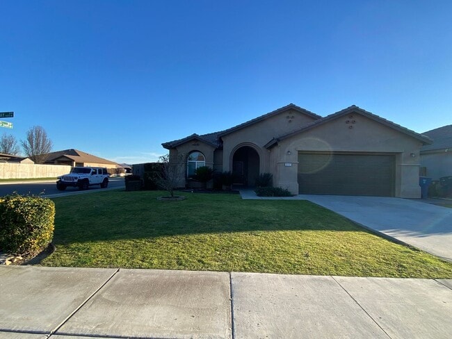 Building Photo - Affordable 3 BD 2 BA house in SE Bakersfield Near Union Ave & Berkshire Road