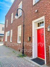 Building Photo - 123 Anderson St