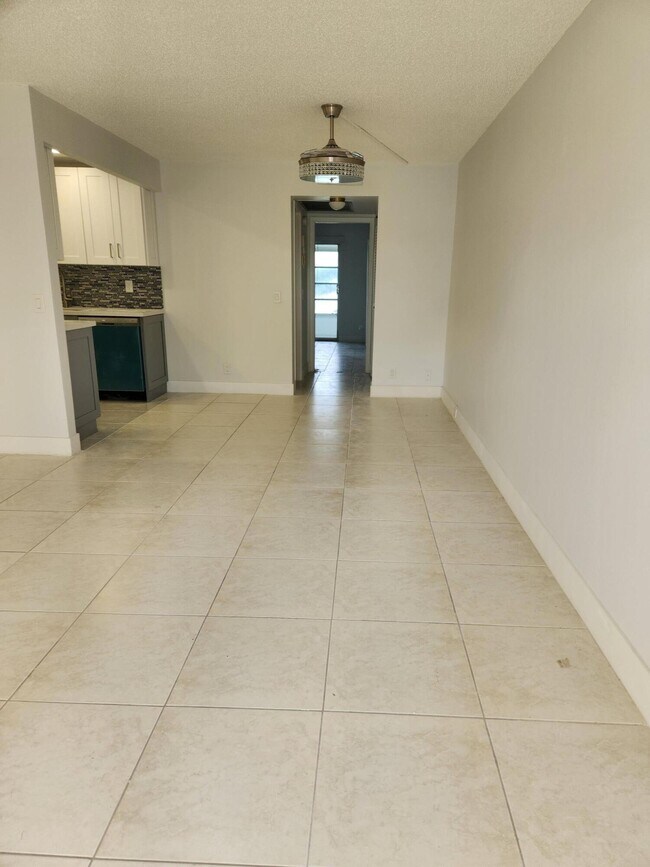 Foto del edificio - 1060 Ainslie Dr