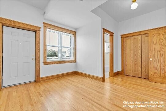 Building Photo - 3406 N Sheffield Ave