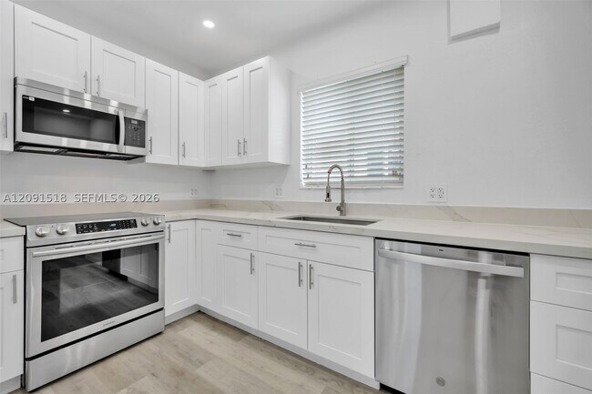 Foto del edificio - 1401 NE 152nd St