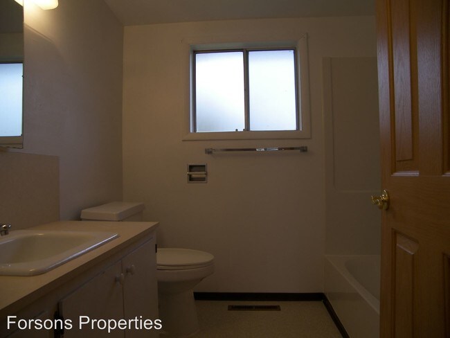 Building Photo - 3 br, 1 bath Apartment - 1050 Forson Rd