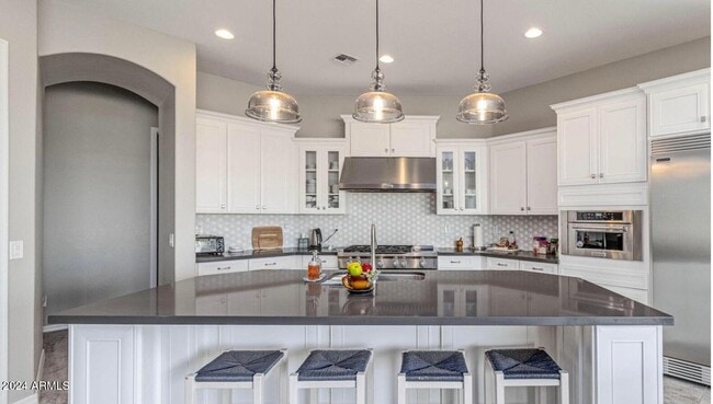 Building Photo - 4250 E Valencia Dr