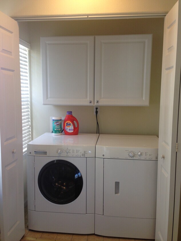 Foto del edificio - 1464 Whispering Oaks Way