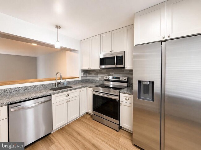 Foto del edificio - 3811 Glenview Terrace