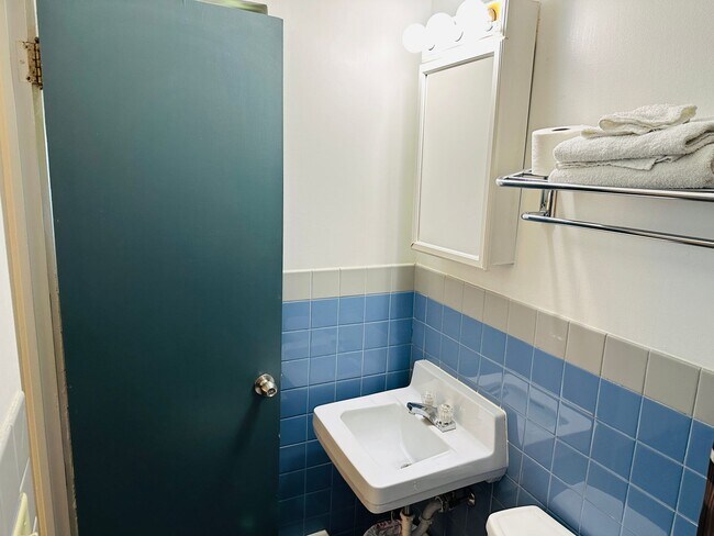 Foto del edificio - Furnished Efficiency Near Hospitals and Downtown