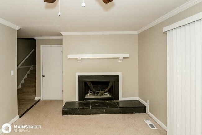 Building Photo - 1316 Falcon Dr