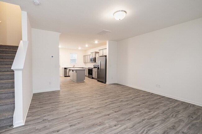 Building Photo - 3br 2.5ba A cooks kitchen with island. Min...