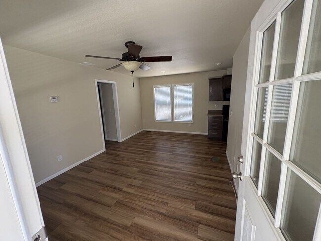 Foto del edificio - 16613 N 2nd Ln