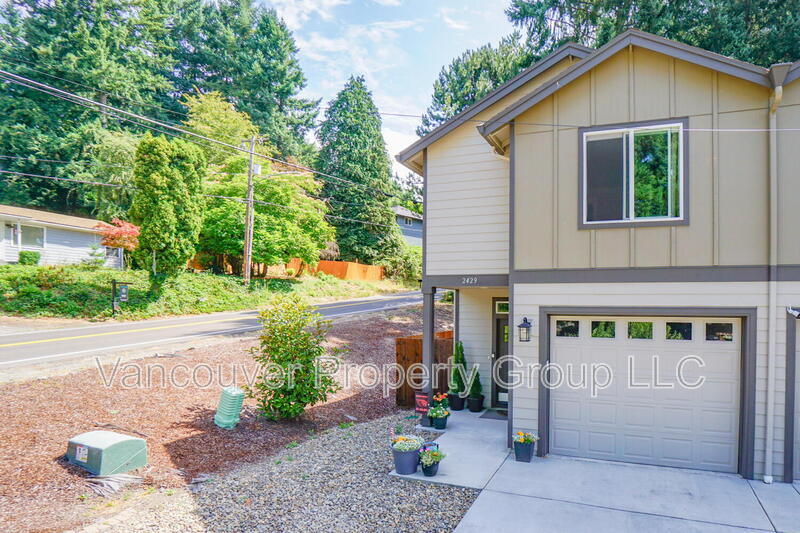 Foto principal - 2429 NE 54th St