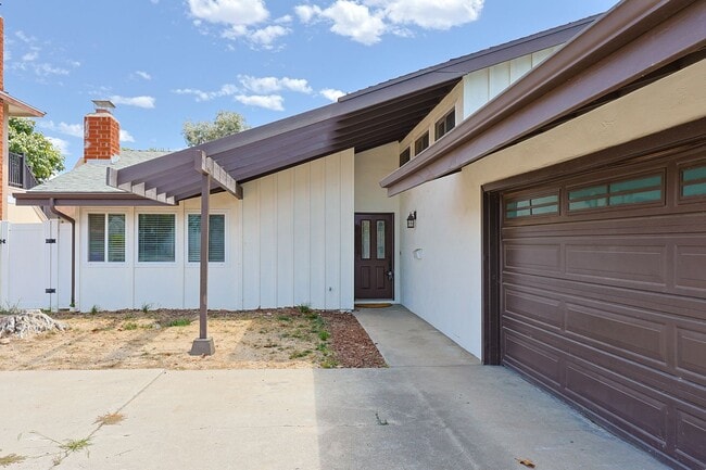 Building Photo - Spacious 5-Bedroom, 3-Bath Home – Convenie...