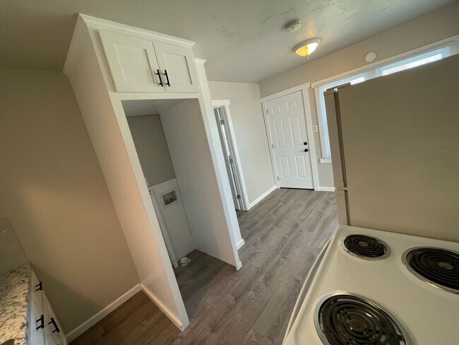 Foto del edificio - 1 bed 1 bath duplex nestled in Chickasha O...