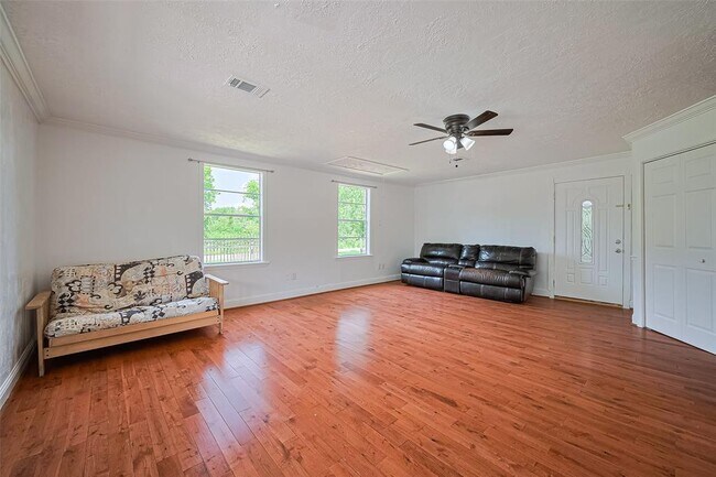 Foto del edificio - 1833 Hillhouse Rd
