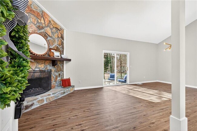 Foto del edificio - 4933 Dana Dr NE