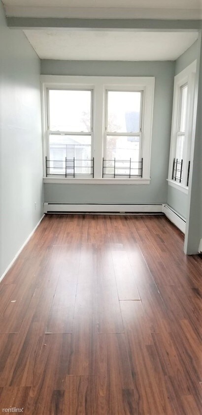 Building Photo - 3 br, 1 bath  - 137 Goodwin Ave Apt 2