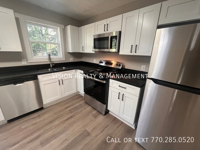 Building Photo - 107 Merrill St