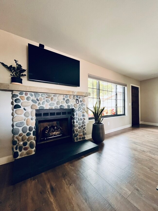 Building Photo - 6813 Briarwood Dr