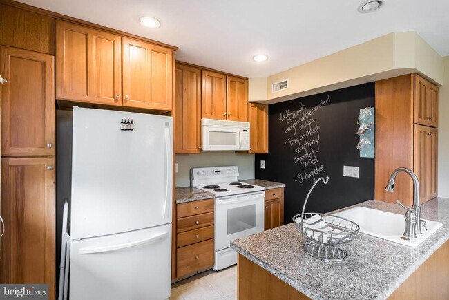 Foto del edificio - 255 Lowrys Ln