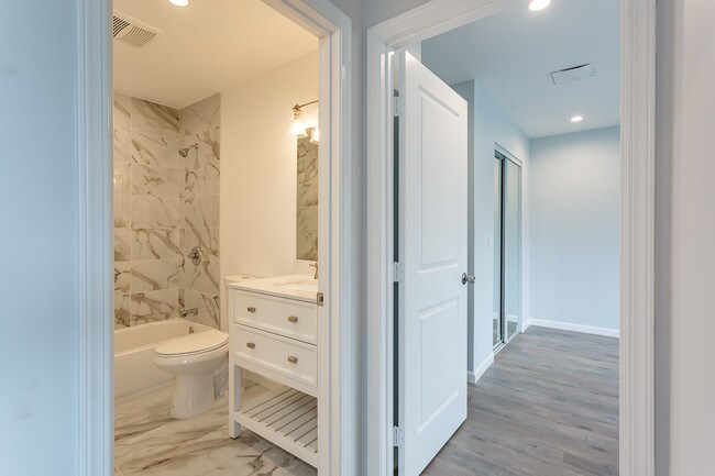 Foto del edificio - 12721 Bradley Ave