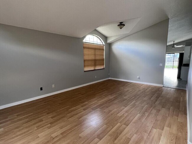 Foto del edificio - 2153 River Park Blvd