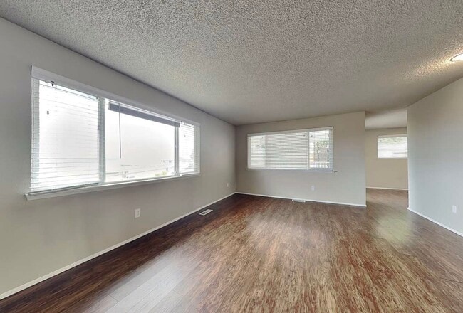 Building Photo - 2303 S Occident St