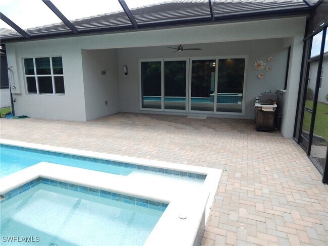 Building Photo - 11331 Jacaranda Dr