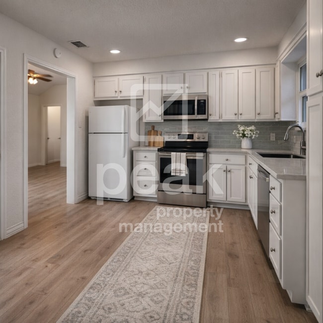 Building Photo - $2100! 3 Bed 2 Bath in Watauga! All appliances INCLUDED!