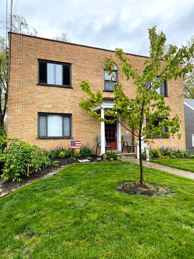 Beautifully landscaped 4-family - 1932 Lehigh Ave
